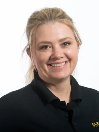 Tone Eilertsen er ansatt hos Elektrikertjenesten Halden AS